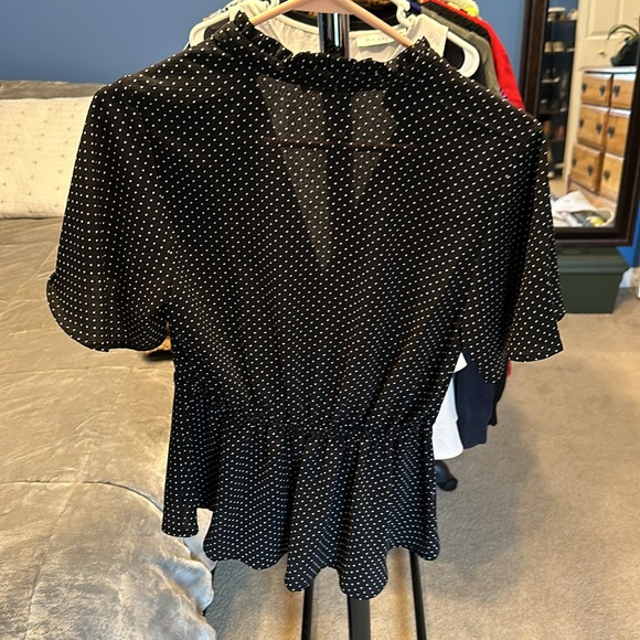 Short sleeve chiffon blouse. Juniors medium - Picture 3 of 3